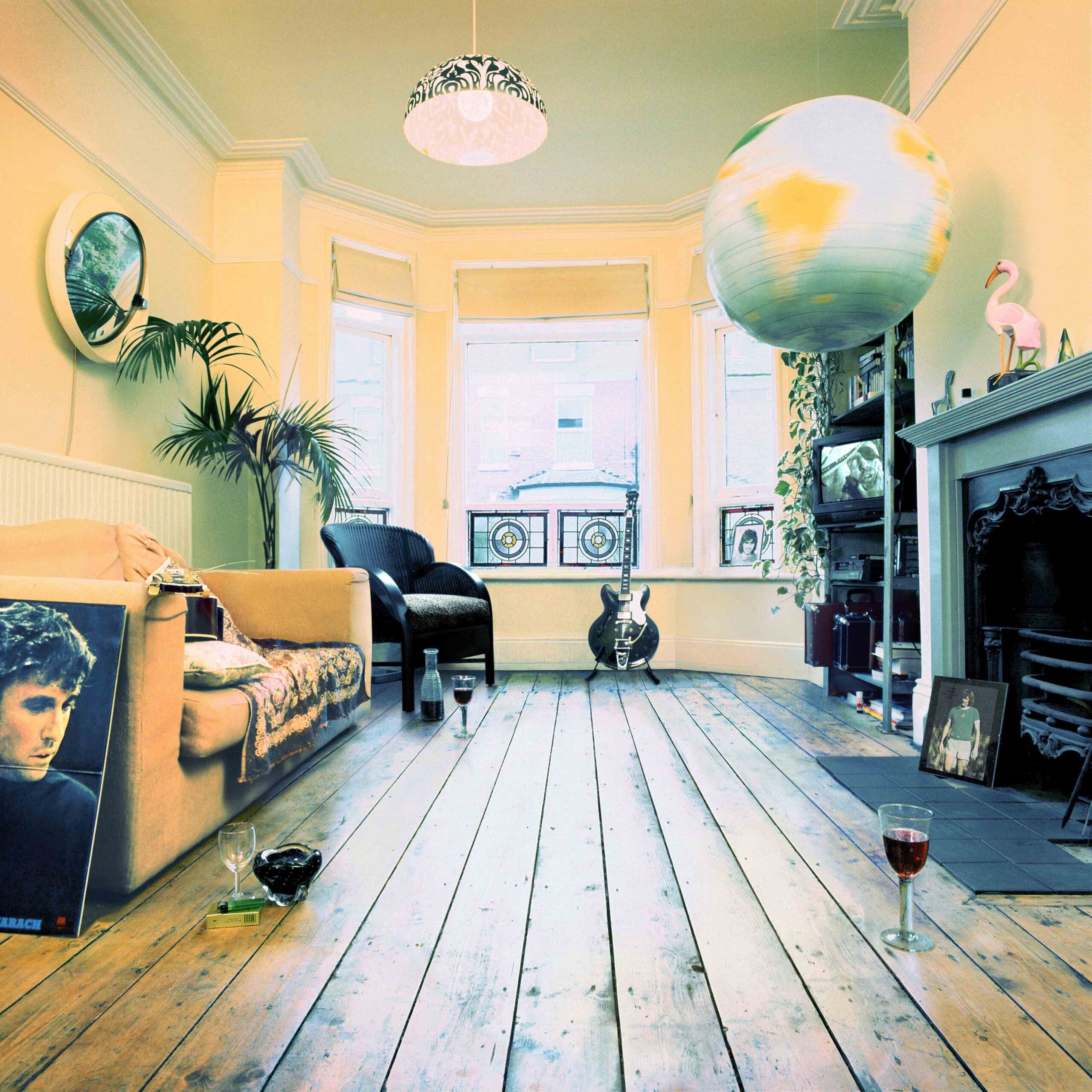 オアシス展で『Definitely Maybe』再現部屋！ | リヴ・フォーエヴァー 